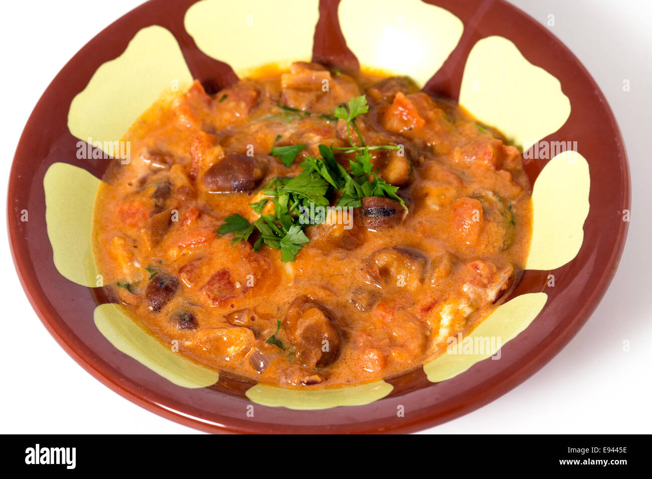 Ägyptische üble Medammes, eine Heftklammer der Diät des Landes, hergestellt aus Bohnen (breit), Tomate, Zwiebel, Knoblauch Stockfoto