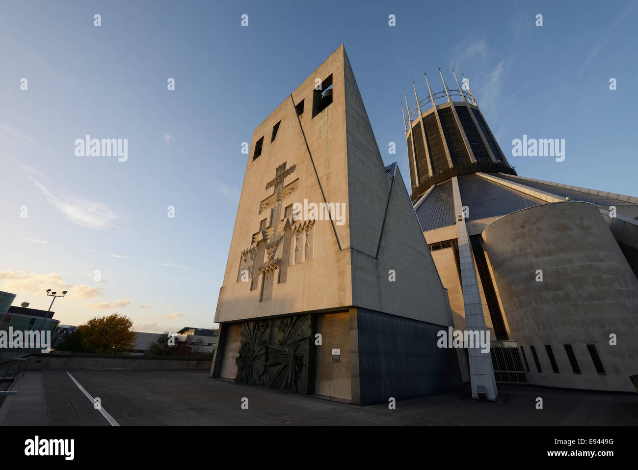 Abendsonne auf der Metropolitan Kathedrale von Christus dem König im Stadtzentrum von Liverpool UK Stockfoto