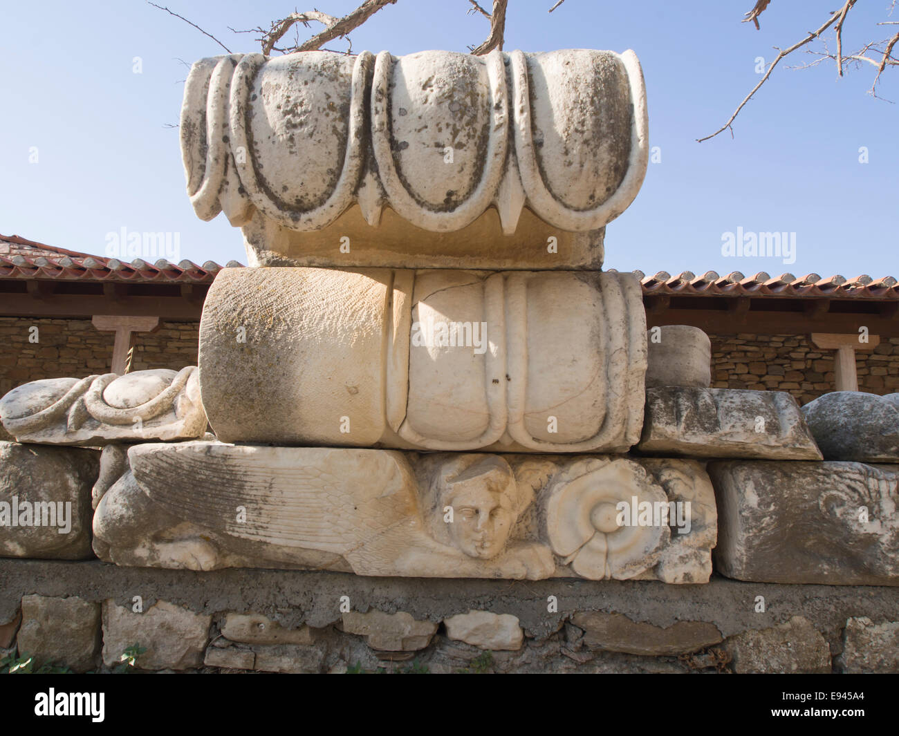 Heraion von Samos, Heiligtum der Göttin Hera, Samos Griechenland, ein UNESCO-Weltkulturerbe, Sphinx mit Womans Kopf und Flügeln Stockfoto