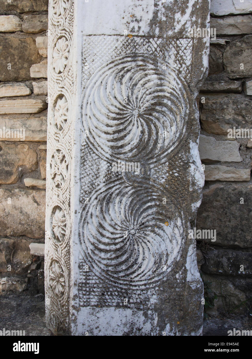 Heraion von Samos, Heiligtum der Göttin Hera, Samos Griechenland, ein UNESCO-Weltkulturerbe, dekoriert Marmor wirbelt Stockfoto