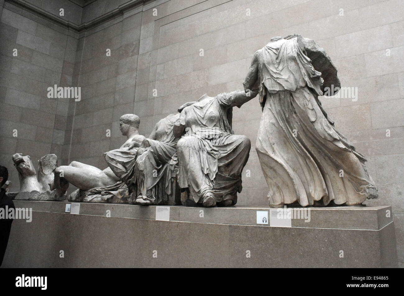 London, UK, 19. Oktober 2014, Griechenland erhebt Anspruch auf Elgin Marbles als Menschenrechte legal, dass Team in Athen ankommt. Bildnachweis: JOHNNY ARMSTEAD/Alamy Live-Nachrichten Stockfoto