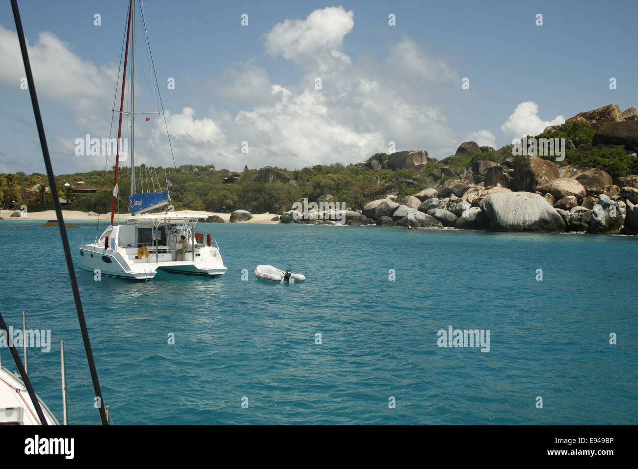 Yachten moor bis aus die Bäder auf den BVI. Stockfoto