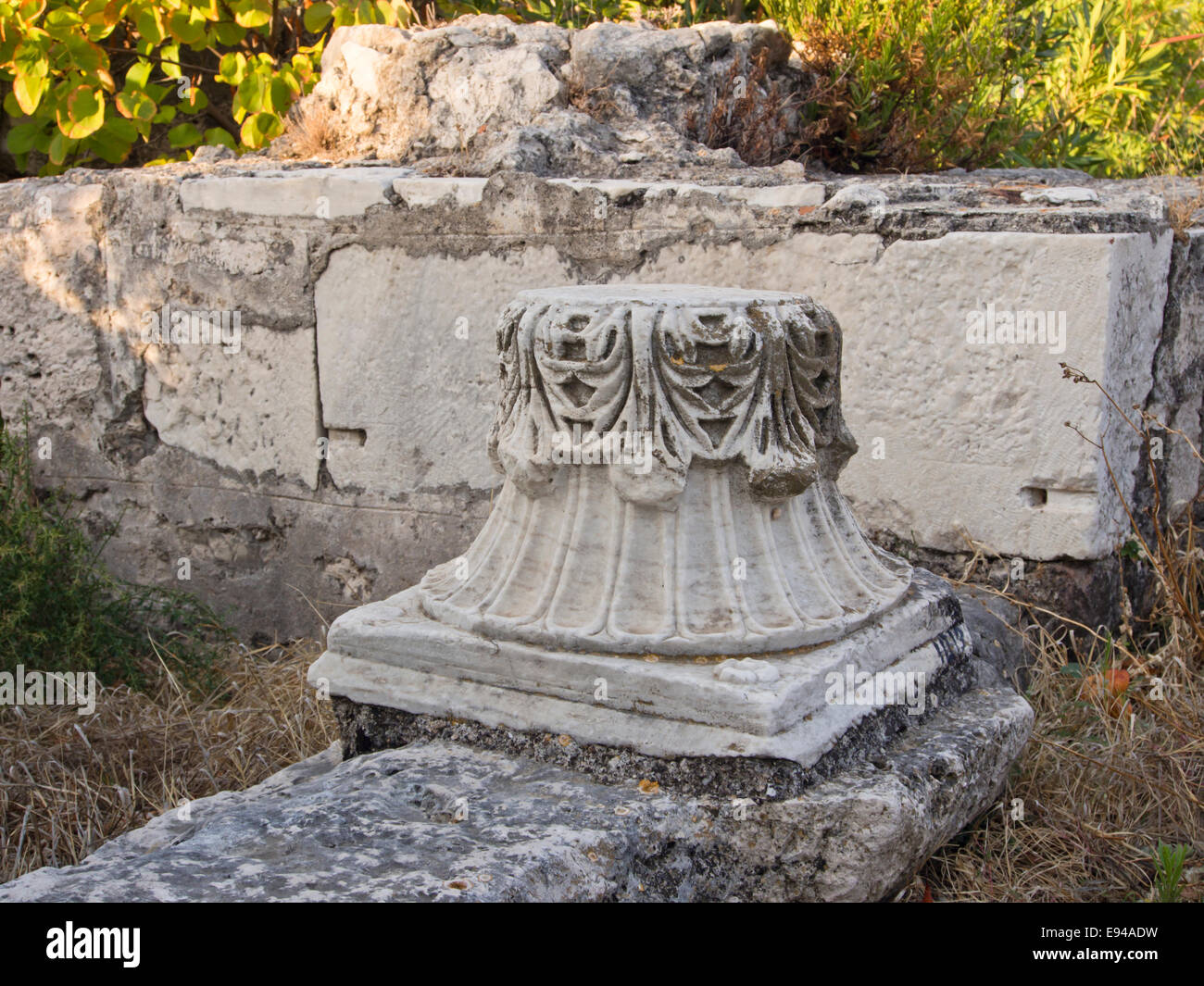 Ruinen des sportlichen Bereich der antiken Samos Griechenland Sehenswürdigkeiten eines der vielen in der Nähe von Pythagorio, Spaltenkopf Chorinthian Kopf Stockfoto