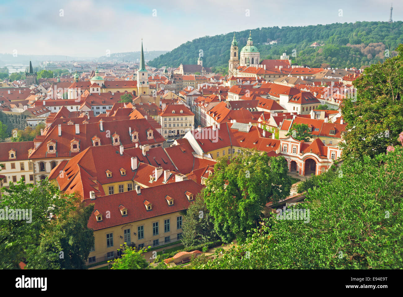 Prag weniger Seite. Blick auf die Kleinseite oder kleinen Viertel von den Wänden der Prager Burg. Stockfoto