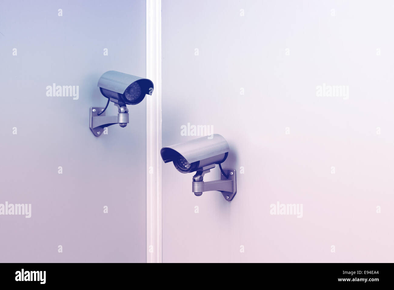 CCTV-Überwachungskameras an der Wand montiert. Stockfoto