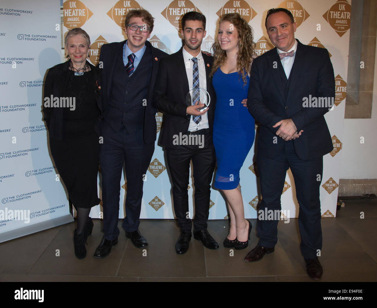 UK Theatre Awards 2014, beste Musical-Produktion, Messing, gegossen und kreativen Stockfoto