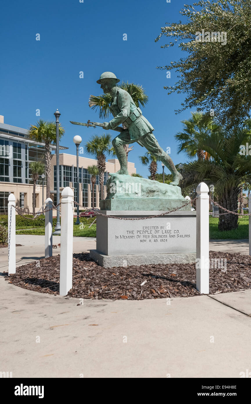 Ein Denkmal für die Soldaten und Matrosen des Lake County in Florida gewidmet und errichtete die Stadt Tavares, Florida. USA Stockfoto