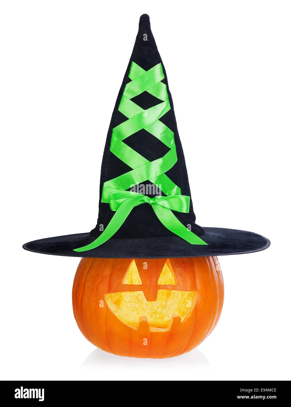 Kürbis Halloween Jack O'Lantern mit schwarzen Hut isoliert auf weißem Hintergrund Stockfoto