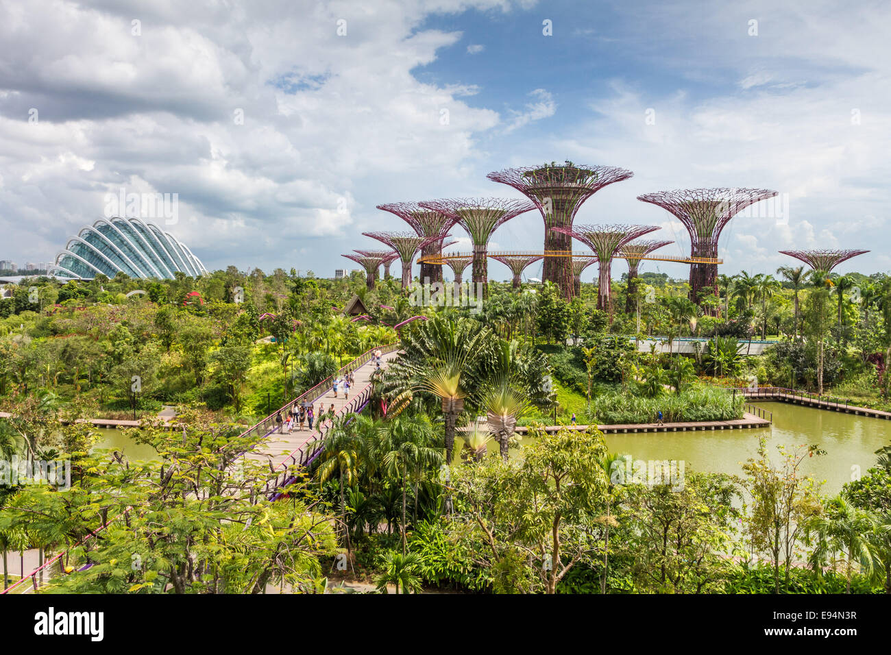 Blick auf Gärten an der Bucht, eine große Touristenattraktion von Singapur. Stockfoto