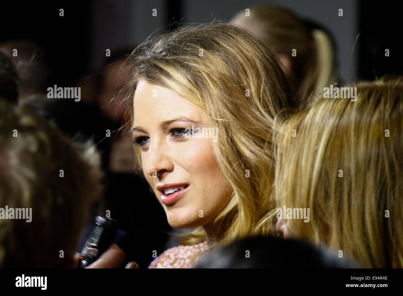 NEW YORK-OCT 16: Schauspielerin Blake Lively kümmert sich Gottes Liebe wir liefern, Golden Heart Awards am 16. Oktober 2014 in New York City. Stockfoto