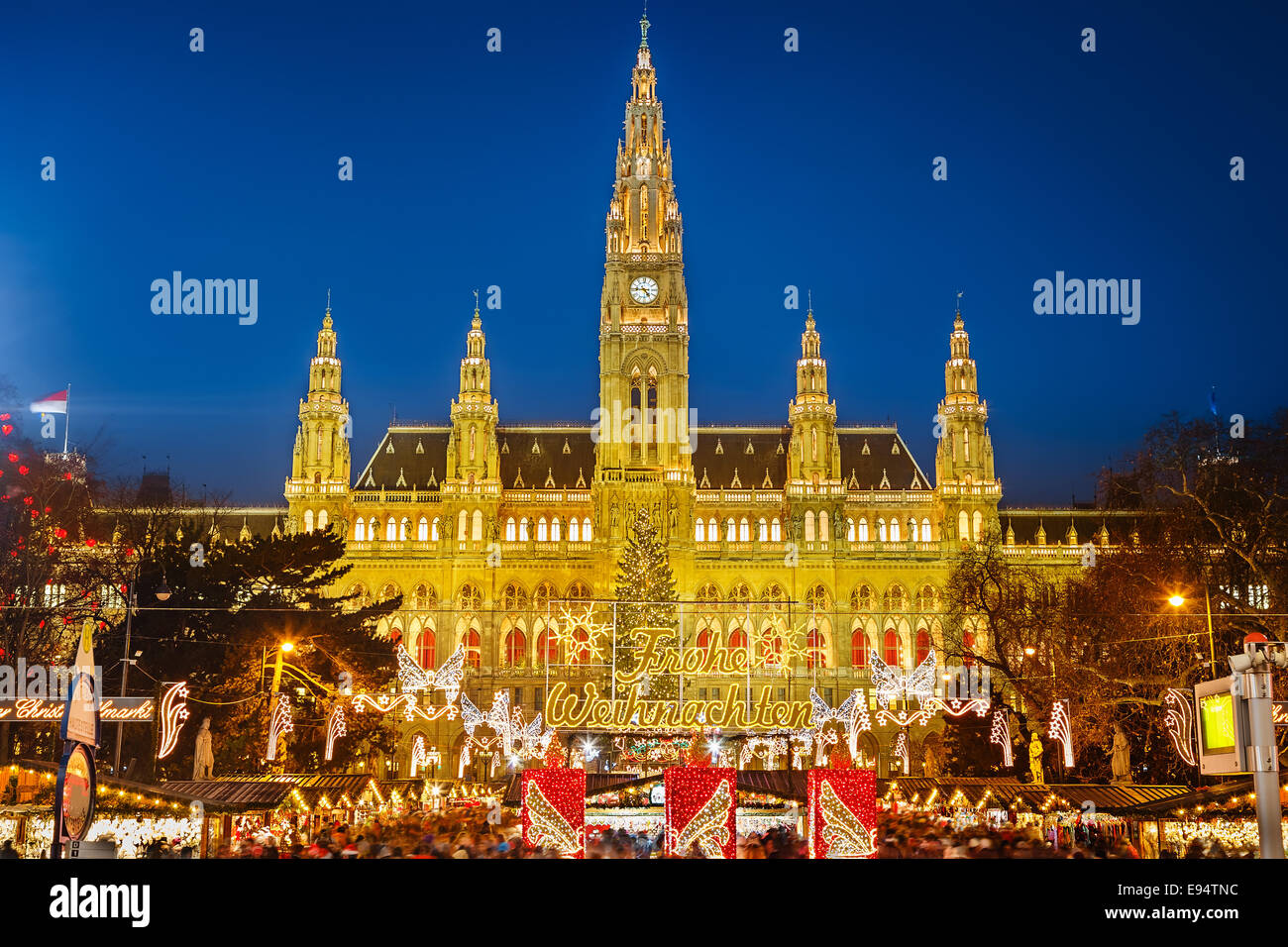 Rathaus und Weihnachten Markt in Wien Stockfoto