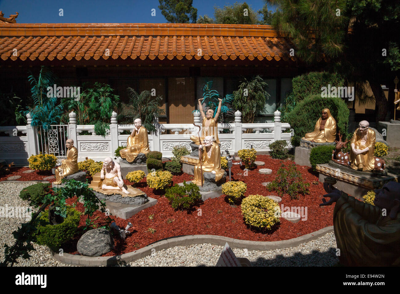 Der Arhat-Garden befindet sich auf der linken Seite des Tempels Hsi Lai Buddhis; Hacienda Heights, Kalifornien, USA Stockfoto