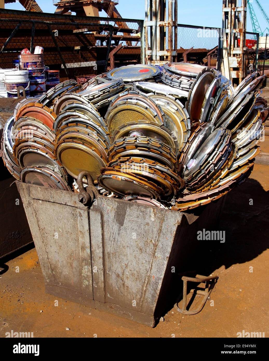 Der Container mit Müll Stockfoto
