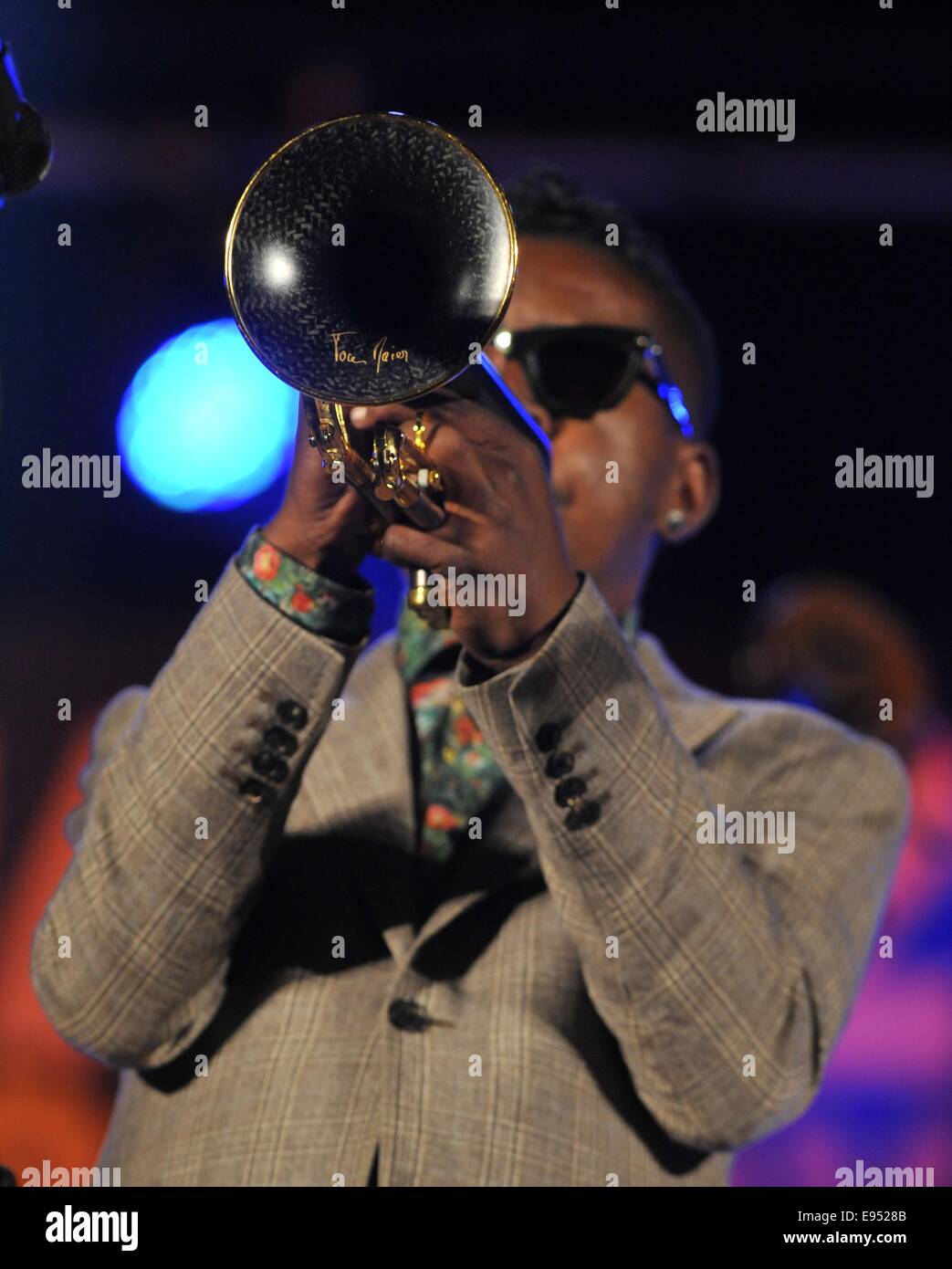 Prerov, Tschechische Republik. 18. Oktober 2014. Trompeter Roy Hargrove spielt mit seiner Quintent beim tschechoslowakischen Jazz Festival in Prerov, Tschechische Republik, 18. Oktober 2014. © Ludek Perina/CTK Foto/Alamy Live-Nachrichten Stockfoto