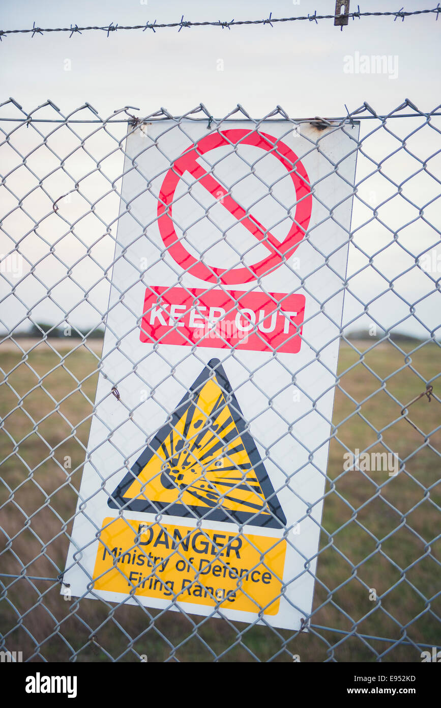 Ein Ministerium für Verteidigung Warnschild auf Lydd Schießplatz, Kent. UK Stockfoto