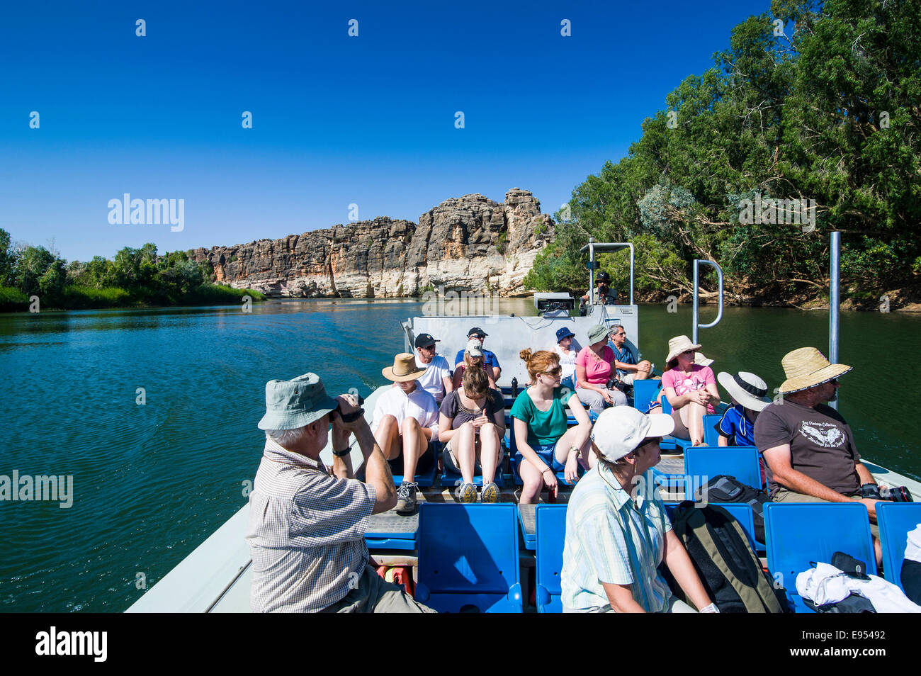 Touristen mit einem Touristenvisum Boot in der Geikie Gorge, Kimberley, Western Australia Stockfoto