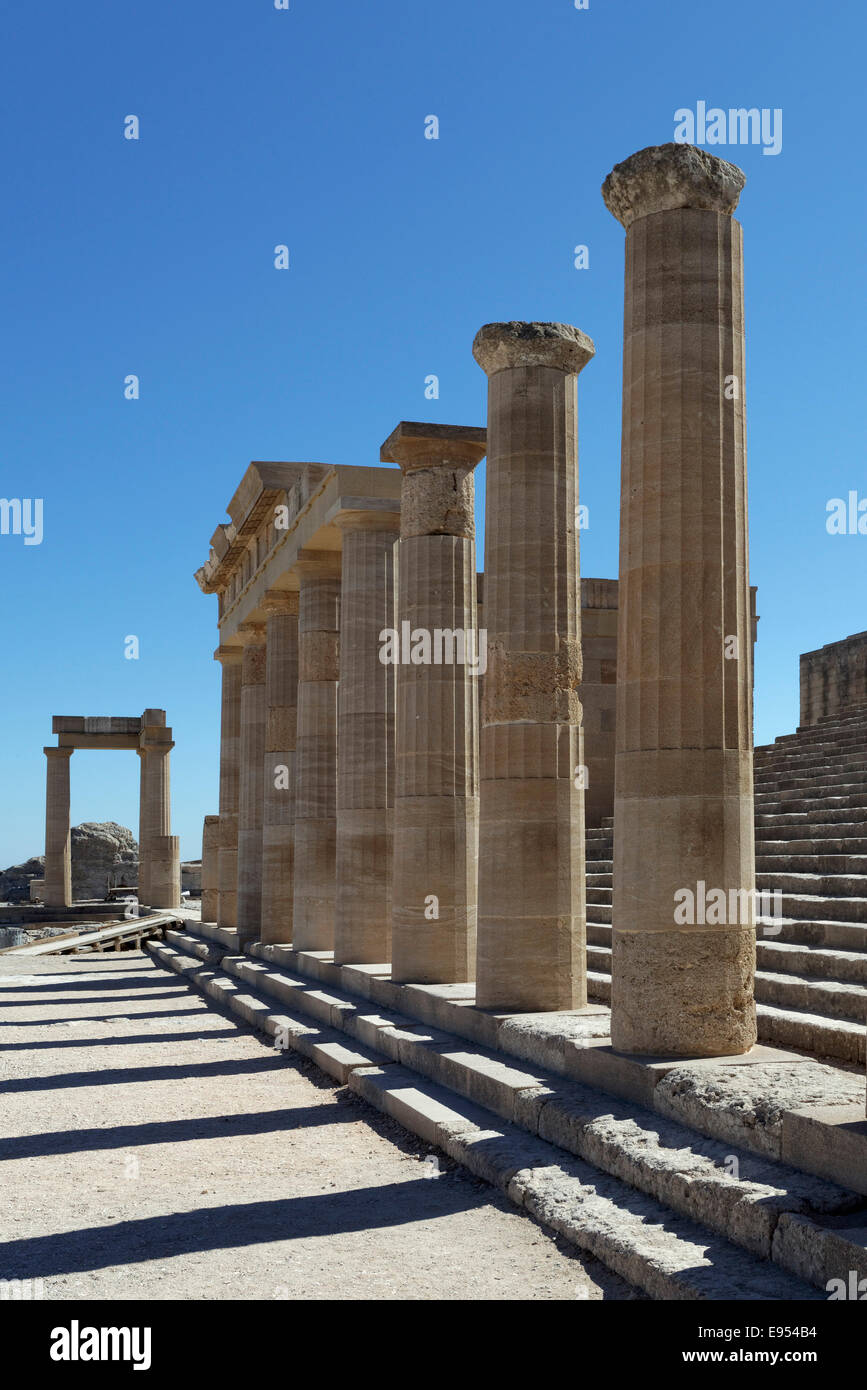 STOA der Tempel der Athena, Akropolis von Lindos, Rhodos, Dodekanes, Griechenland Stockfoto