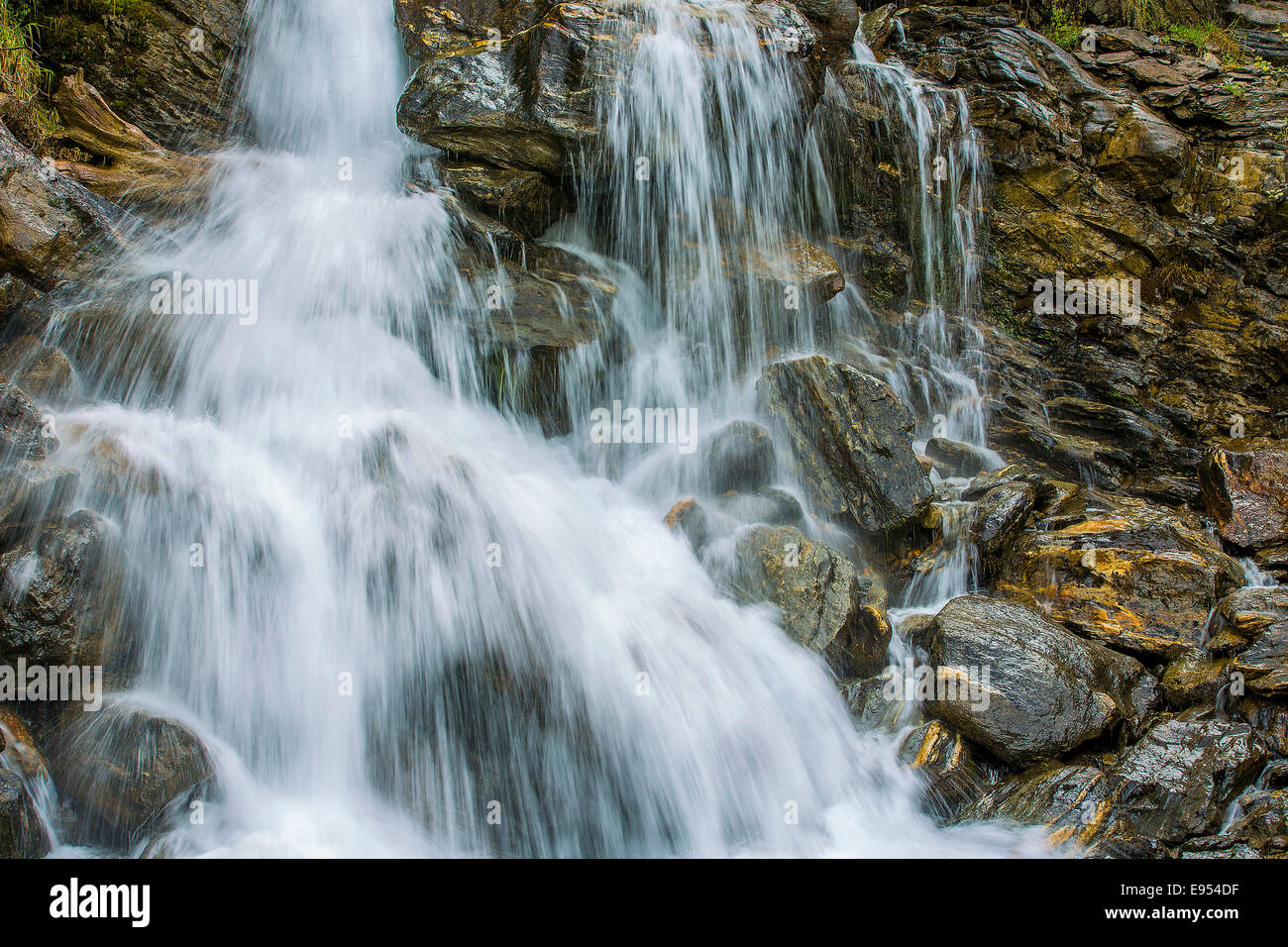 Wasserfall am See Zufrittsee im Martelltal-Tal, Südtirol, Italien Stockfoto