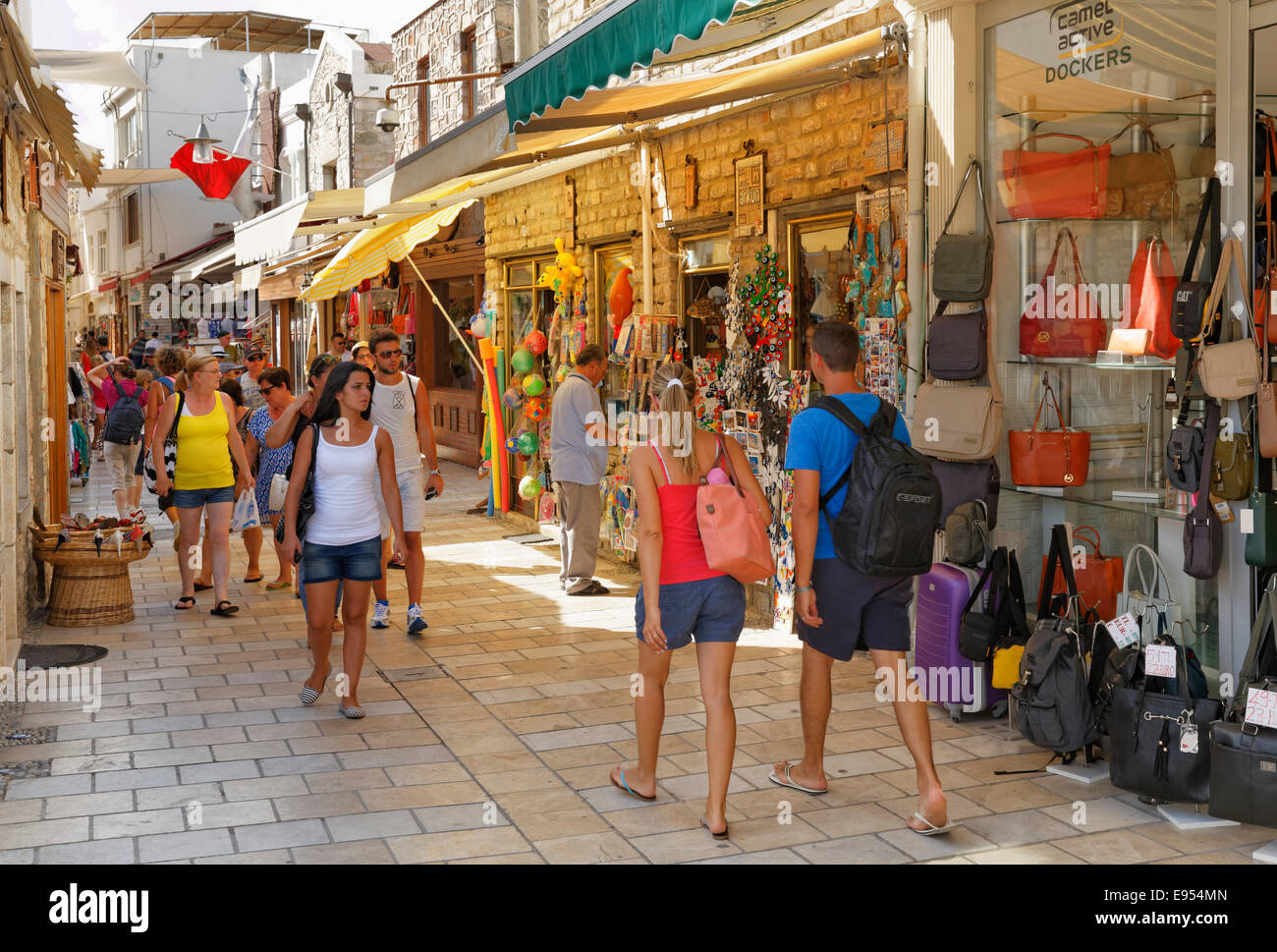 Einkaufsstraße in der Altstadt, Provinz Muğla, Ägäis, Bodrum, Türkei Stockfoto