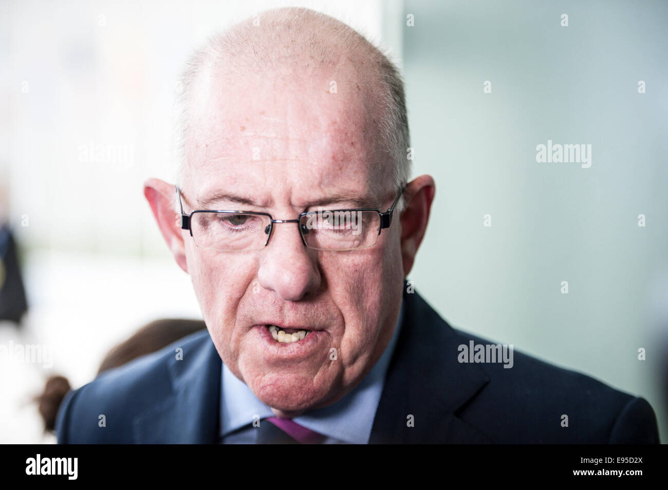 Luxemburg. 20. Oktober 2014. Irische außen- und Handelsminister Charlie Flanagan zu Beginn des Rates der EU-Außenminister am Sitz des Europäischen Rates in Luxemburg auf 20.10.2014 EU-Chefs der Diplomatie wird eine Bestandsaufnahme der Situation in der Ukraine, einschließlich der Umsetzung des Friedensplans, unterstützen bei der OSZE besondere Überwachung Mission und weitere EU-Hilfe für die Ukraine. Bildnachweis: Dpa picture Alliance/Alamy Live News Stockfoto