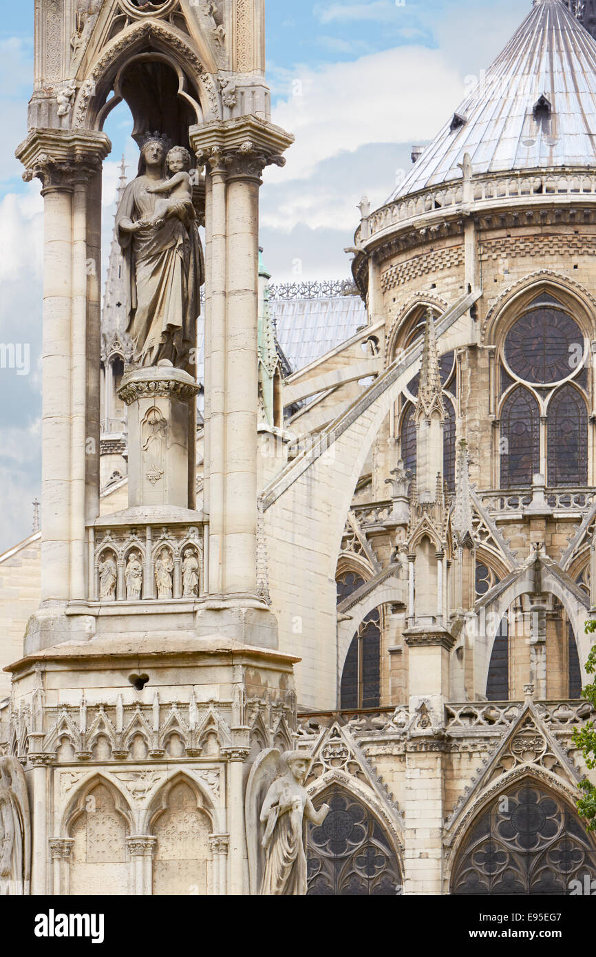 Paris, Notre Dame Heilige Jungfrau Statue auf die gotische Kathedrale Stockfoto