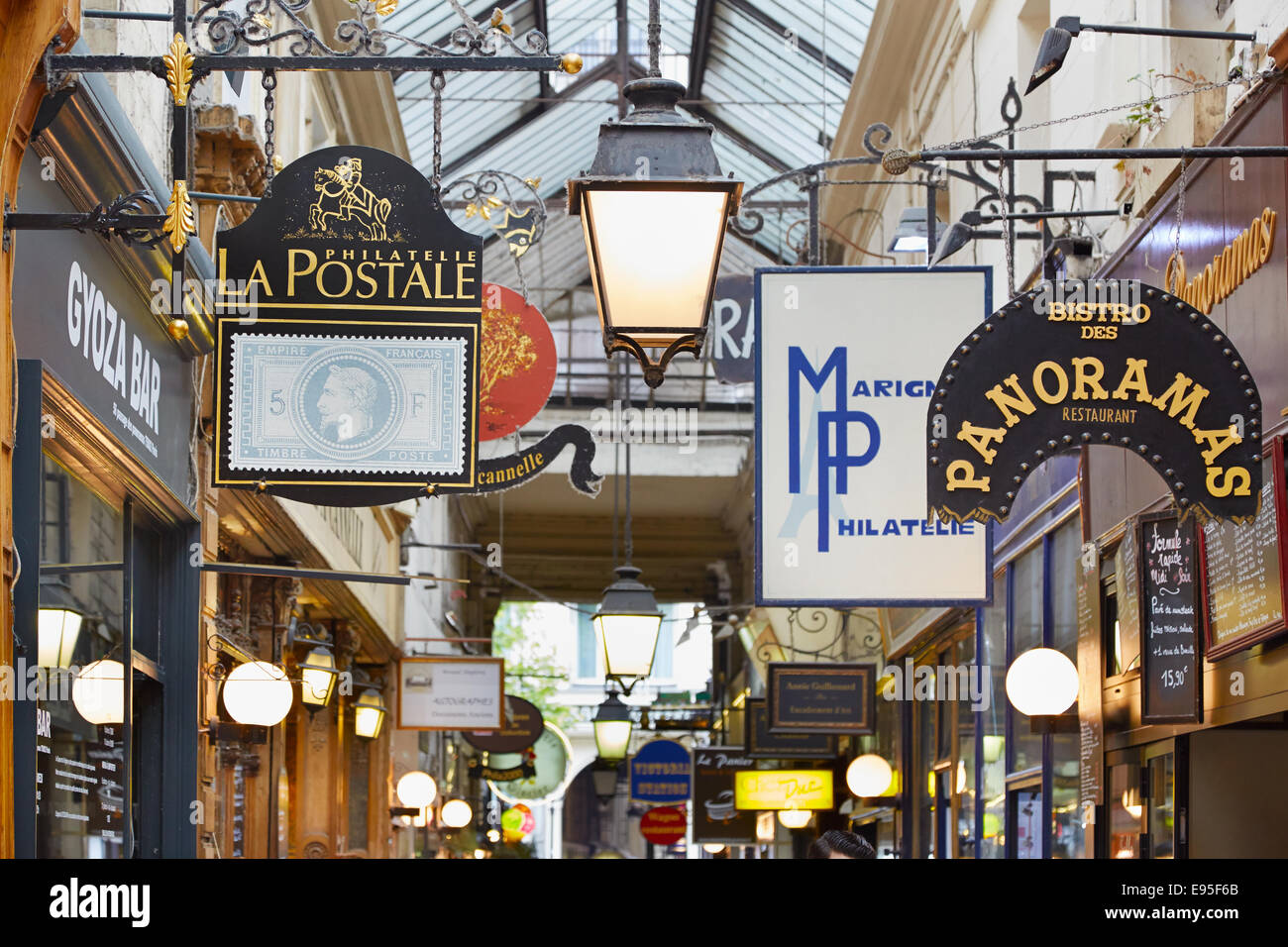 Paris, Passage des Panoramas. Diese typische Passagen wurden in der ersten Hälfte des XIX. Jahrhunderts gebaut. Stockfoto