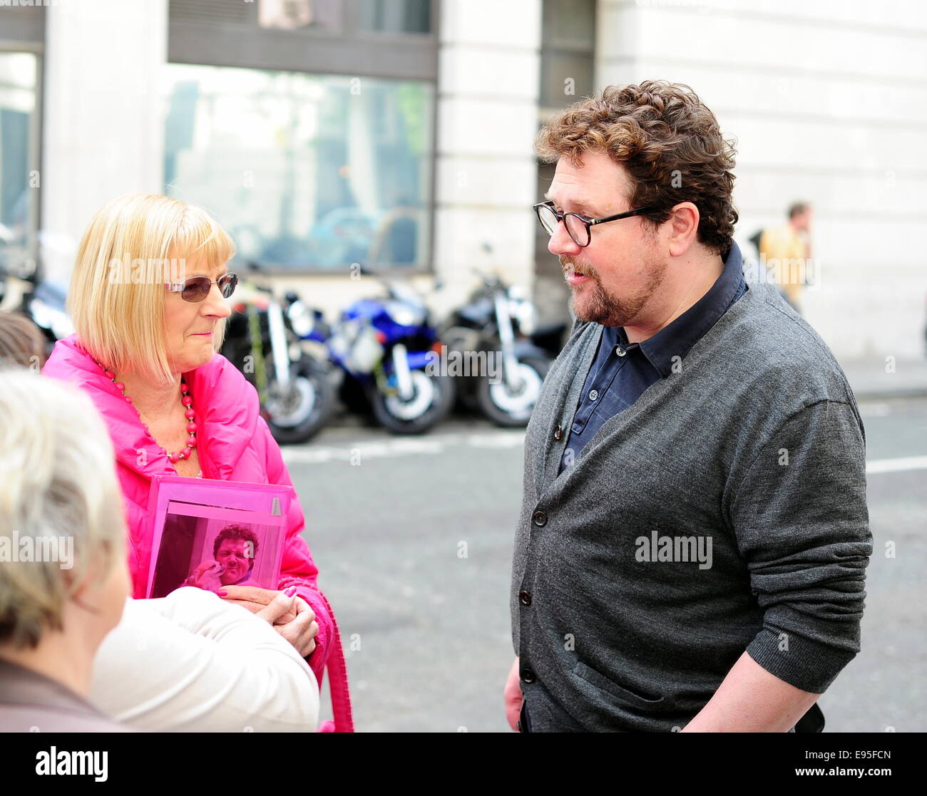 Michael Ball verlässt BBC Radio 2, London Featuring: Michael Ball wo: London, Vereinigtes Königreich bei: 17. April 2014 Stockfoto