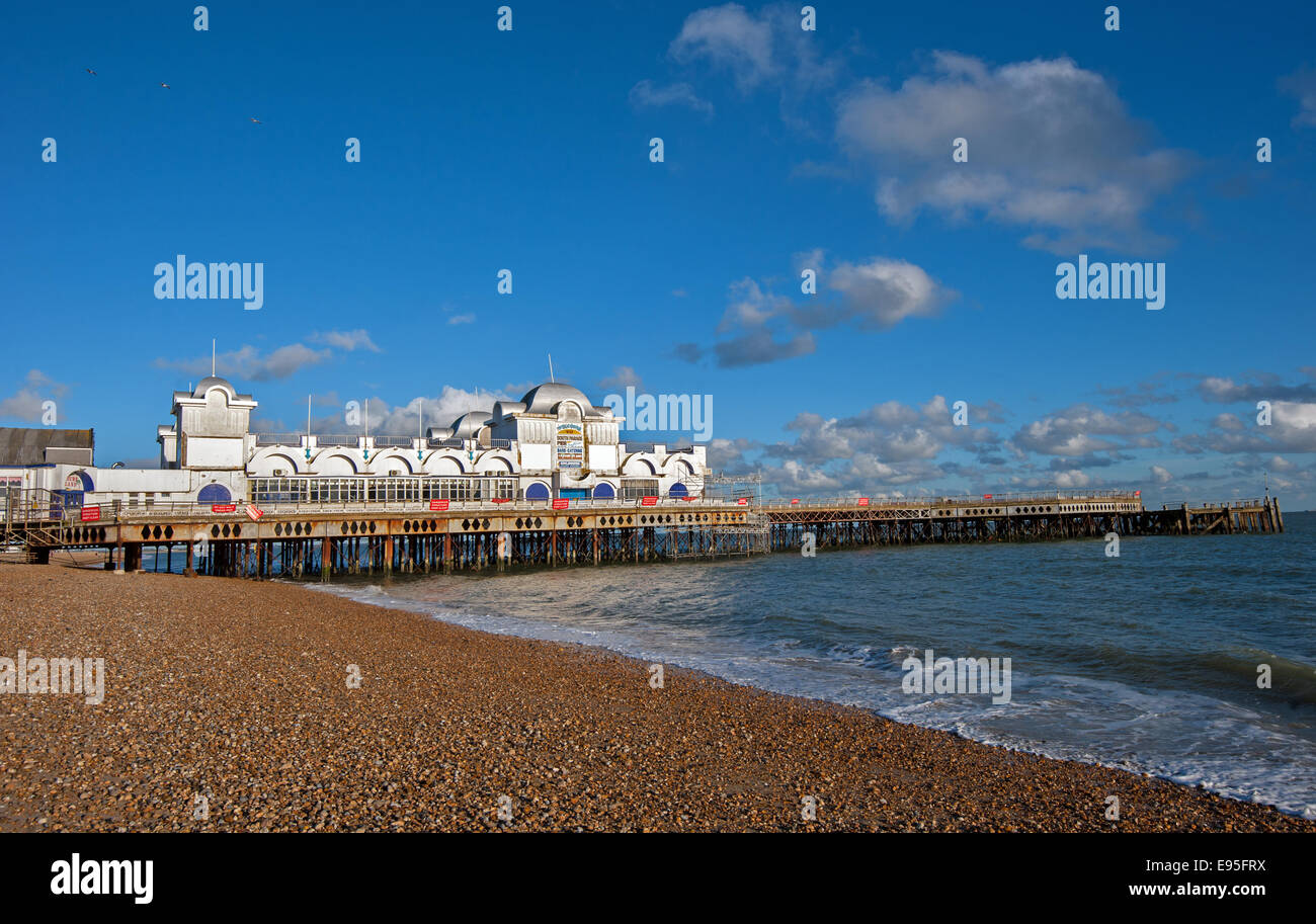 Reparaturarbeiten geht weiter auf South Parade Pier, Southsea seafront Stockfoto