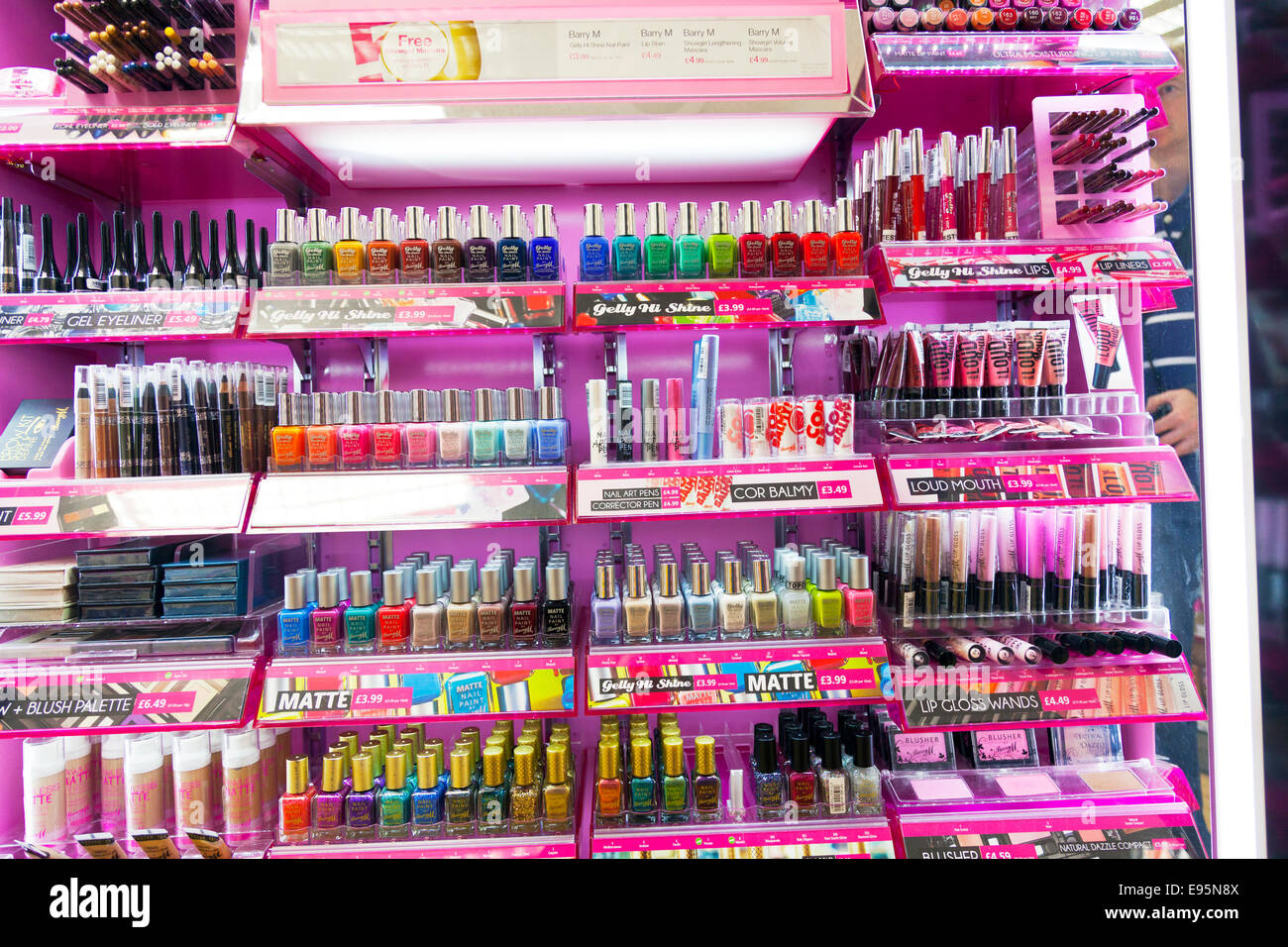 Nagel Lack Farben Lackfarben Barry m gelly machen Produkte im Regal bei Apotheke Apotheken in Anzeige speichern Stockfoto