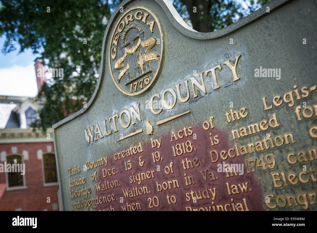 Walton County, Georgia historische Markierung am Walton County historischen Gerichtsgebäude auf dem Marktplatz in Monroe, Georgia, USA. Stockfoto
