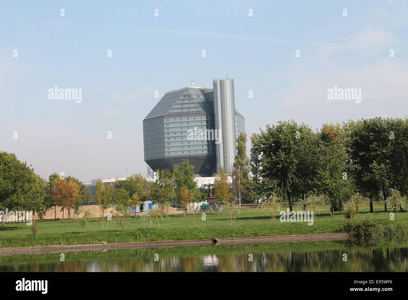 schöne moderne Stil im Glanz Diamant Form Gebäude der Nationalbibliothek in Minsk Stockfoto