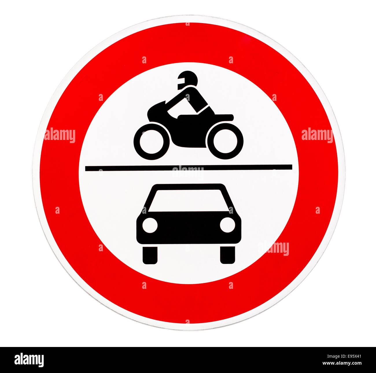 Kein Zugang für Kraftfahrzeuge Verkehrszeichen vor weißem Hintergrund Stockfoto
