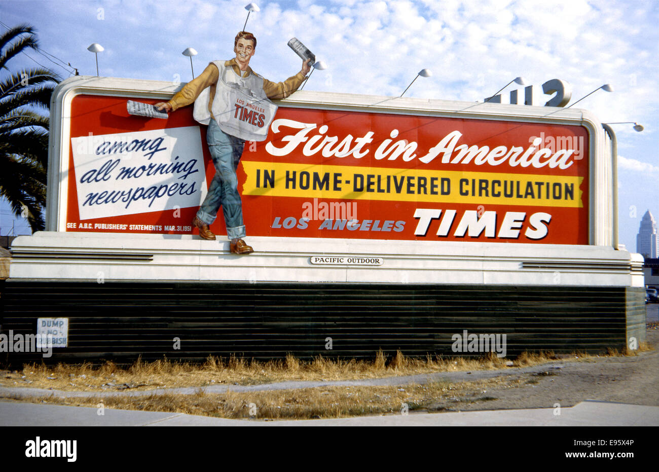 Plakat zur Förderung der Los Angeles Times in der Innenstadt von Los Angeles, CA ca. 1950er Jahre Stockfoto