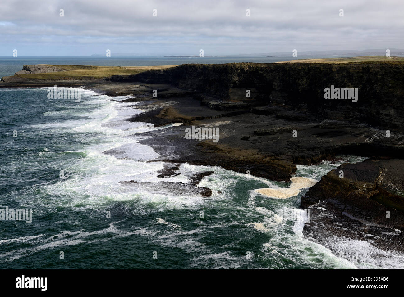 Strand Doonbeg Klippe Klippen Atlantikküste Küstenlandschaft malerischen County Clare Ireland Stockfoto