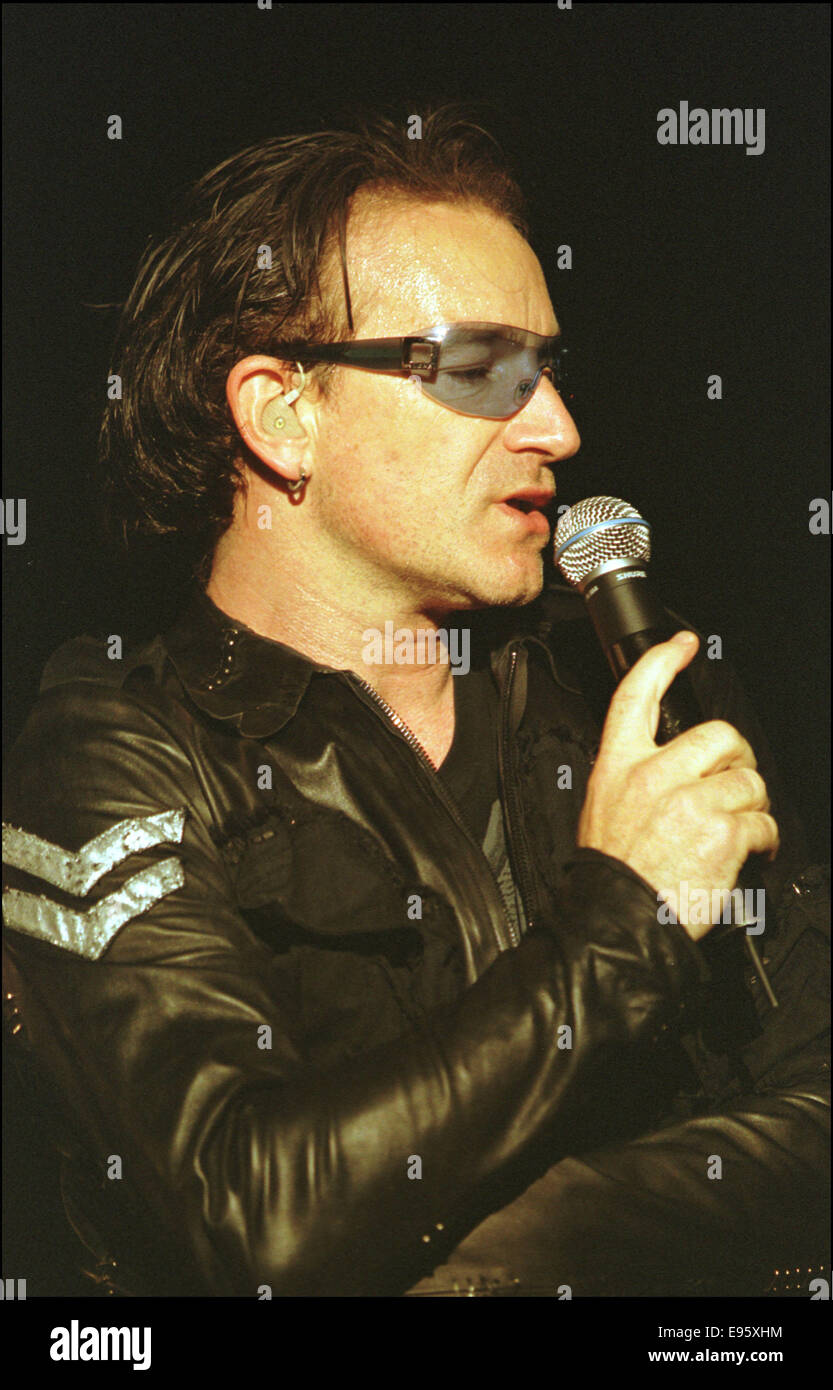 Irische Rockband U2 Konzert, SECC in GLASGOW, Schottland, 28.08.01. Stockfoto