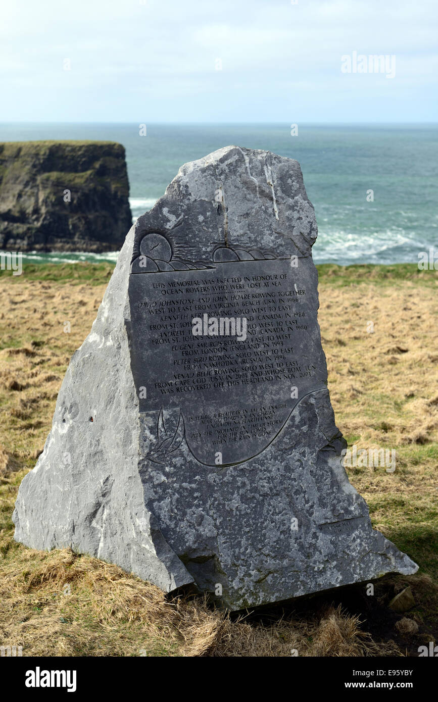 Ruderer Memorial Kilkee Ozeanküste verloren auf See erinnern mahnendes Beispiel dafür Tod Verlust Denkmal Loop Head Peninsula marker Stockfoto