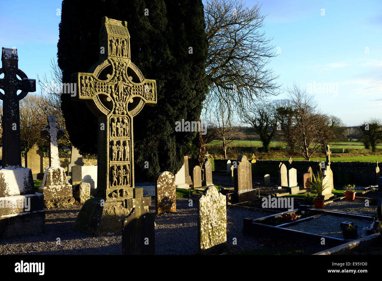 Abendlicht auf das Kreuz von Muiredach eine berühmte 10. Jahrhundert Schleifkopf überqueren an Monasterboice County Louth, Irland Stockfoto