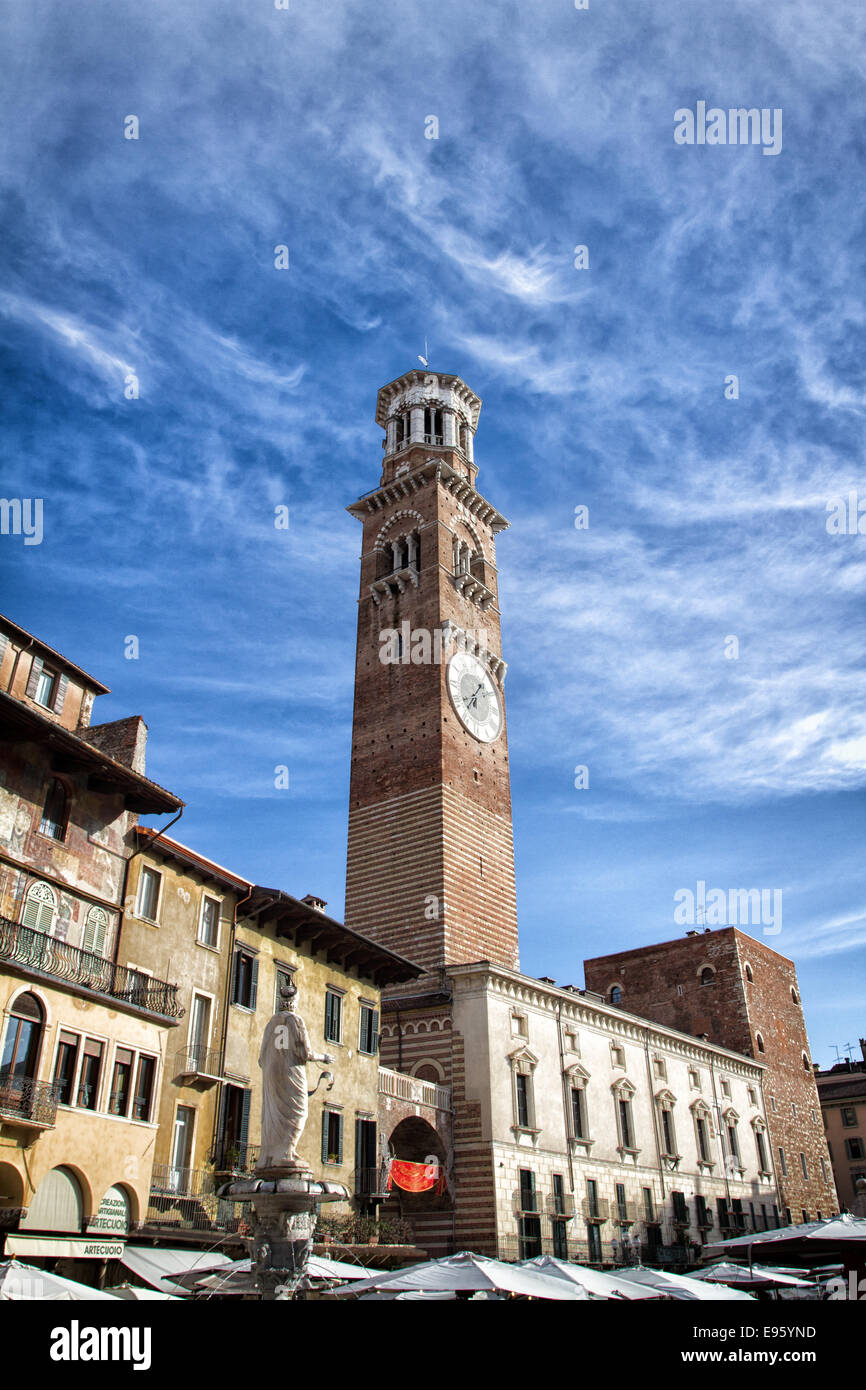 Lamberti-Turm in Piazza Signori Stockfoto