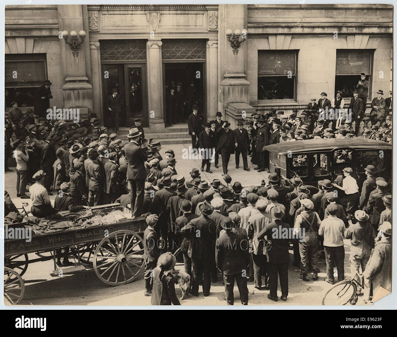 [Oberst Präsident Roosevelt verlassen des Gerichtsgebäudes in Syracuse, New York] Stockfoto