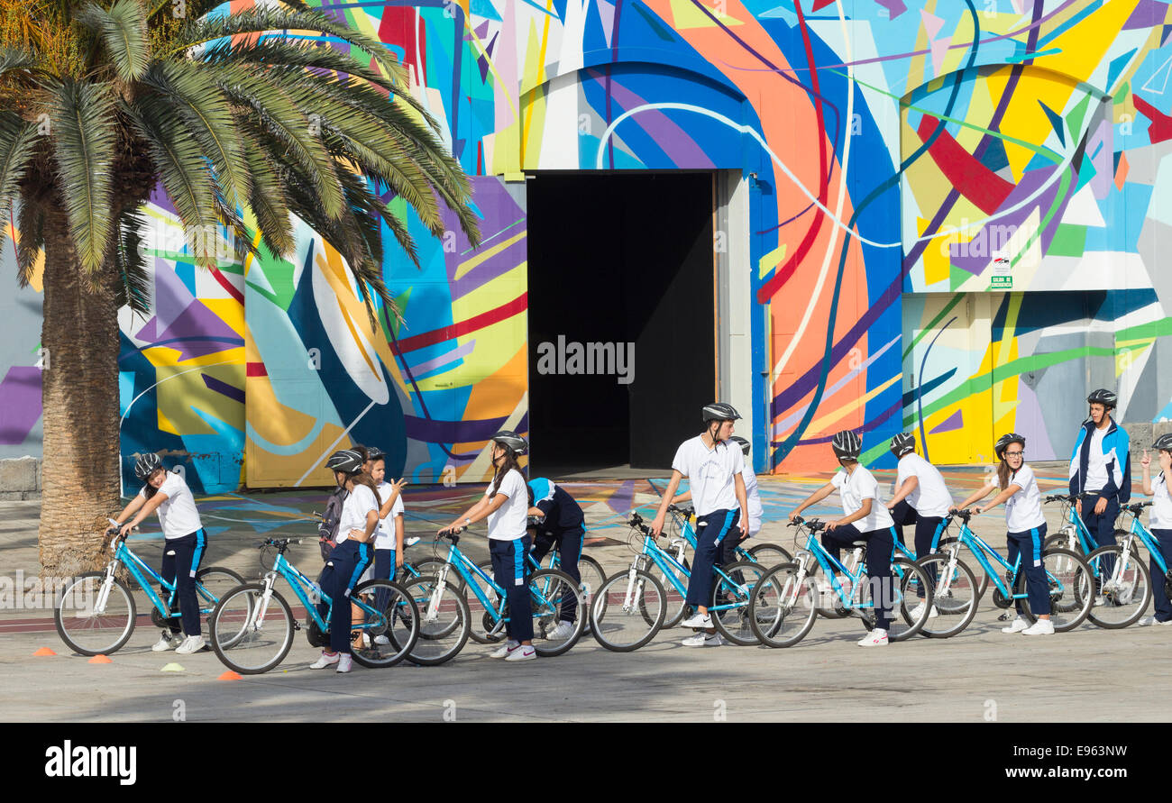 Spanische Schüler zum Radfahren Kurs in Las Palmas der Hauptstadt von Gran Canaria, Kanarische Inseln, Spanien Stockfoto