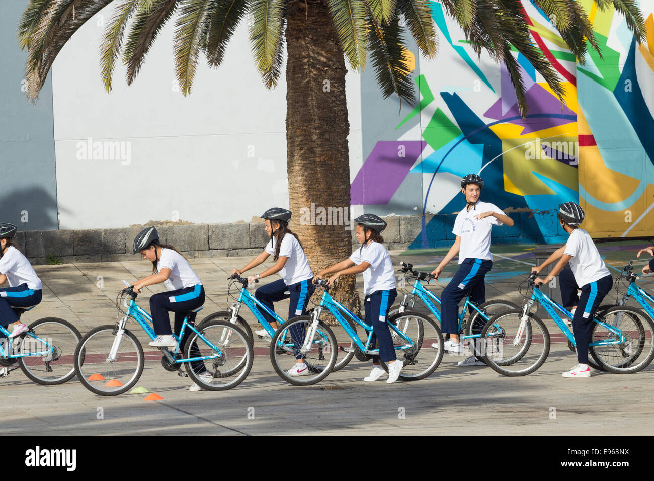 Spanische Schüler zum Radfahren Kurs in Las Palmas der Hauptstadt von Gran Canaria, Kanarische Inseln, Spanien Stockfoto