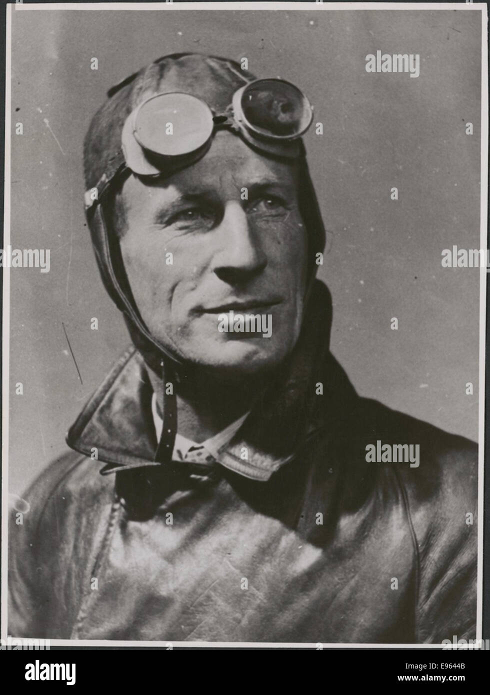Porträt von Sir Charles Kingsford Smith, einem australischen Pionier der Luftfahrt, um 1930. Dieses Foto war Teil eines Spielwarendienstes von Herald Sun in Melbourne. Stockfoto