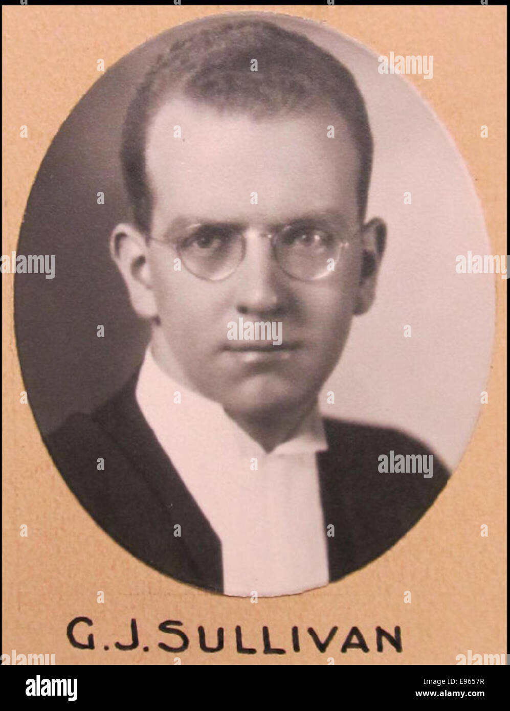 Porträt von Gordon Joseph John Sullivan, 1944 Absolvent der Osgoode Hall Law School. Sullivan wurde später ein prominenter Anwalt in Kanada, der während seiner gesamten Karriere zum Rechtsanwalt beitrug. Stockfoto