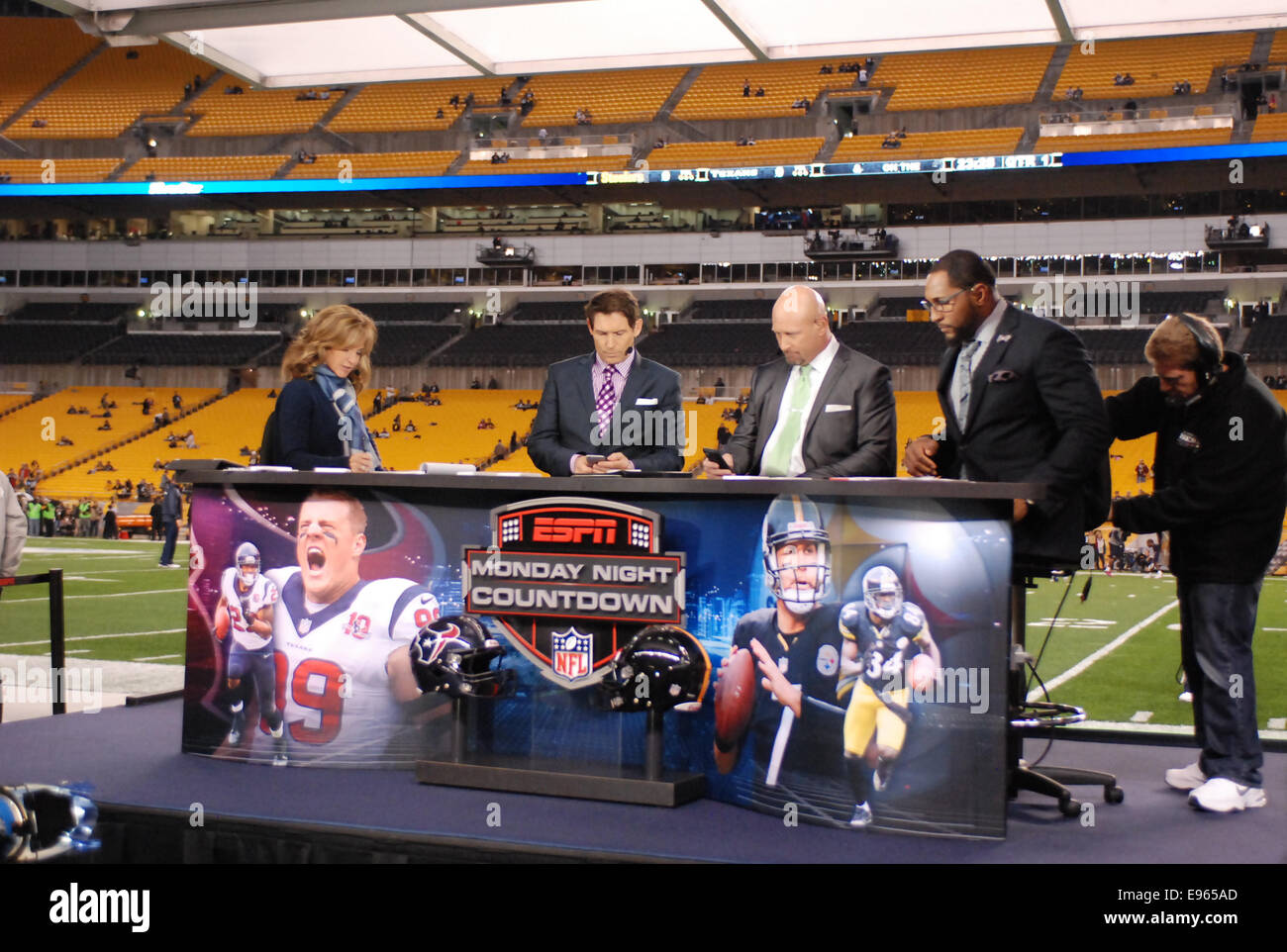 Pittsburgh, USA. 20. Oktober 2014. ESPN auf Luft Persönlichkeiten bevor die Pittsburgh Steelers Vs Houston Texans in Pittsburgh, Pennsylvania-Spiel Bildnachweis: Cal Sport Media/Alamy Live-Nachrichten Stockfoto