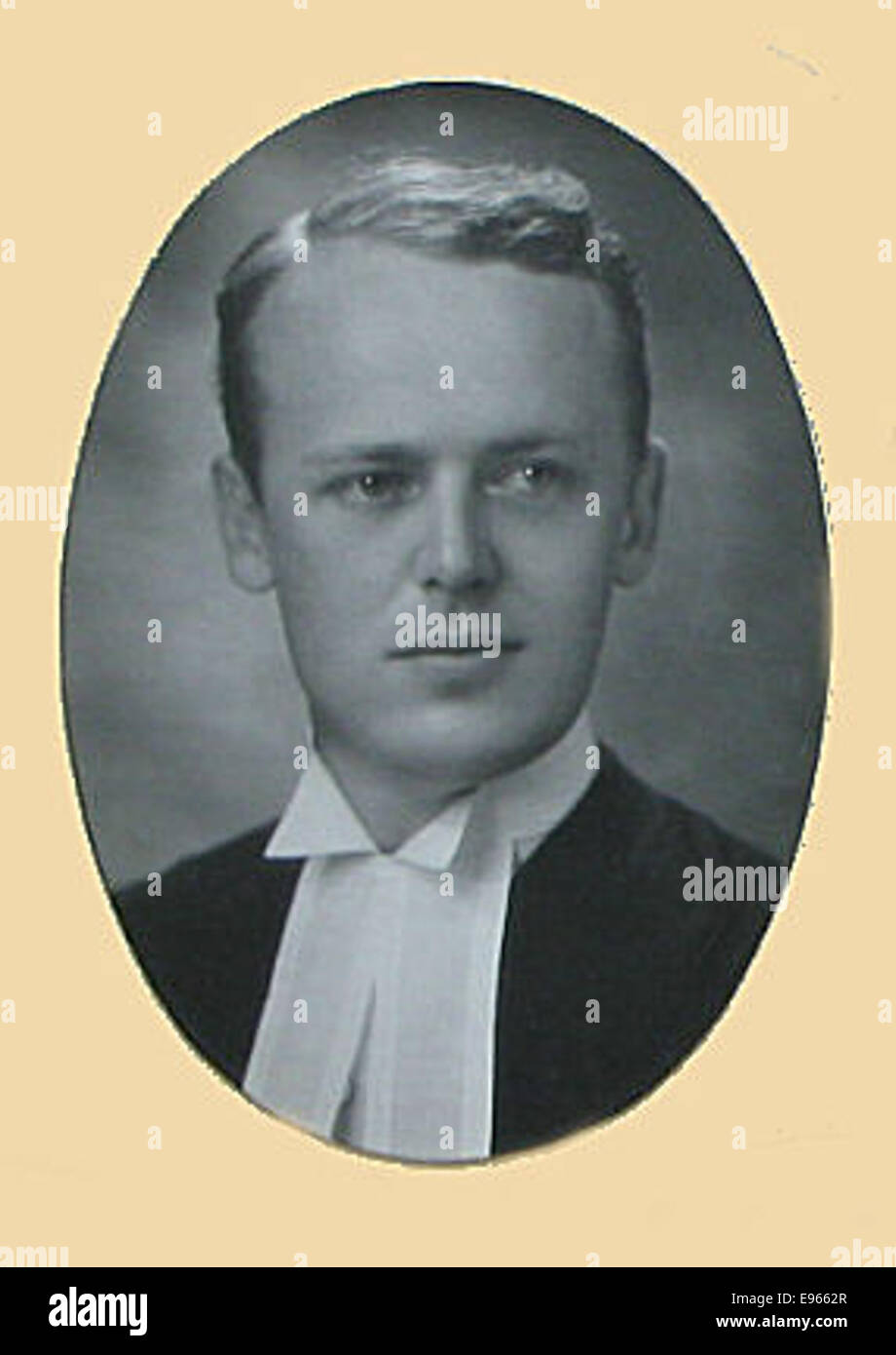 Ein formelles Porträt von Joseph Flavelle Barrett, einem kanadischen Rechtsanwalt und Beamten, aufgenommen Mitte des 20. Jahrhunderts. Barrett war bekannt für seine Tätigkeit in rechtlichen und staatlichen Funktionen in Kanada. Stockfoto