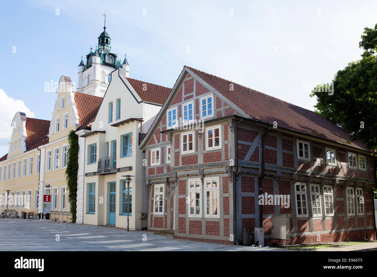 neu restaurierte Haus, Altstadt und Kirche des Heiligen Johannes, Verden eine der Aller; Niedersachsen; Deutschland; Europa Stockfoto