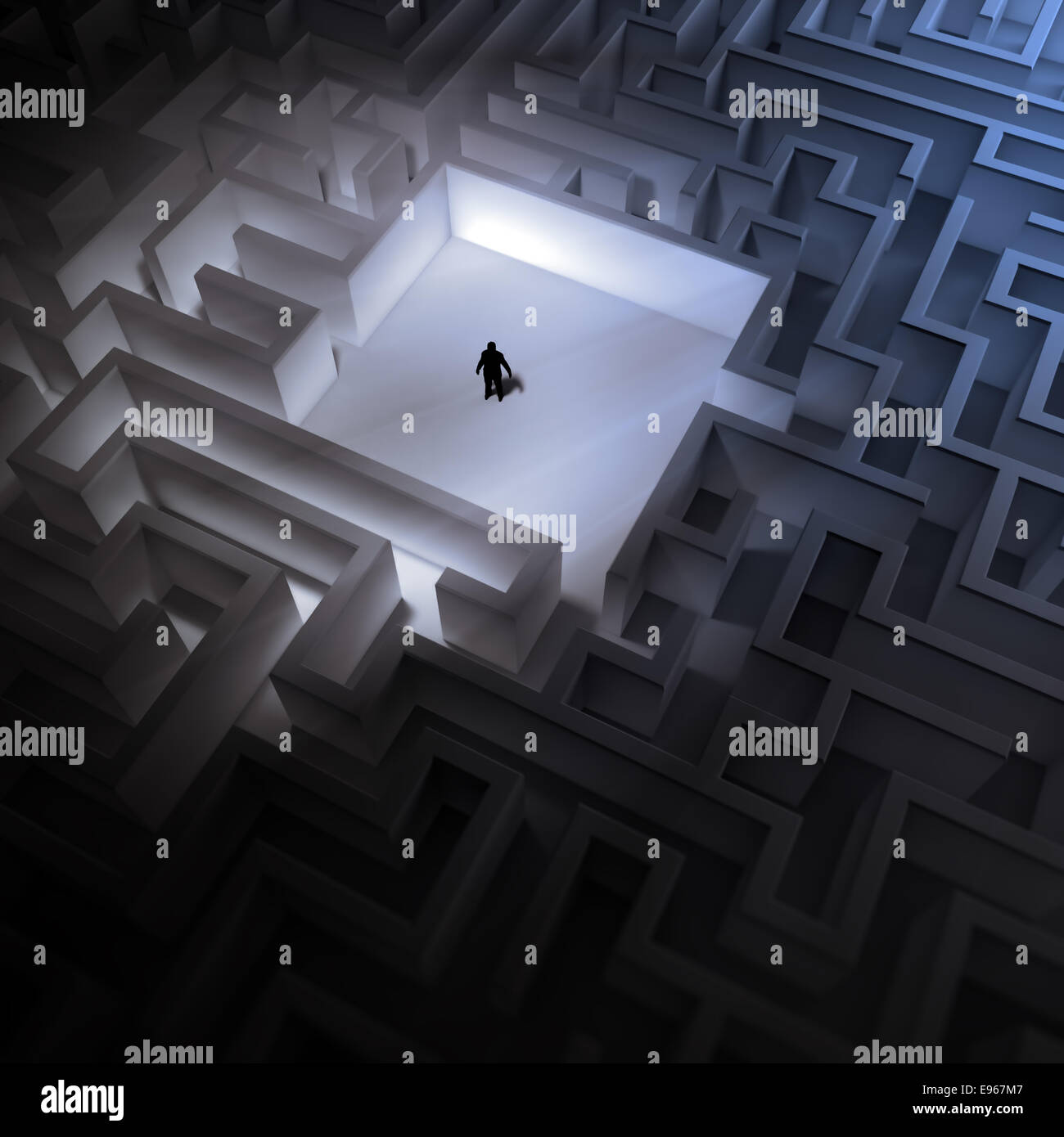 Kleiner Mann im Inneren ein endloses Labyrinth Stockfoto