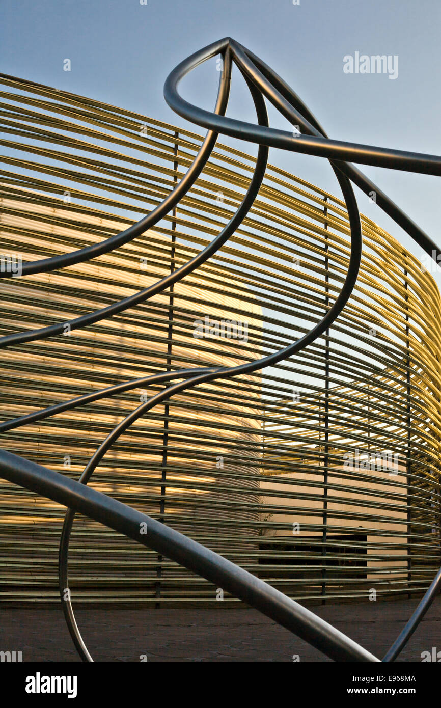 Badajoz Kongresshaus im Freien in der Abenddämmerung, Spanien Stockfoto