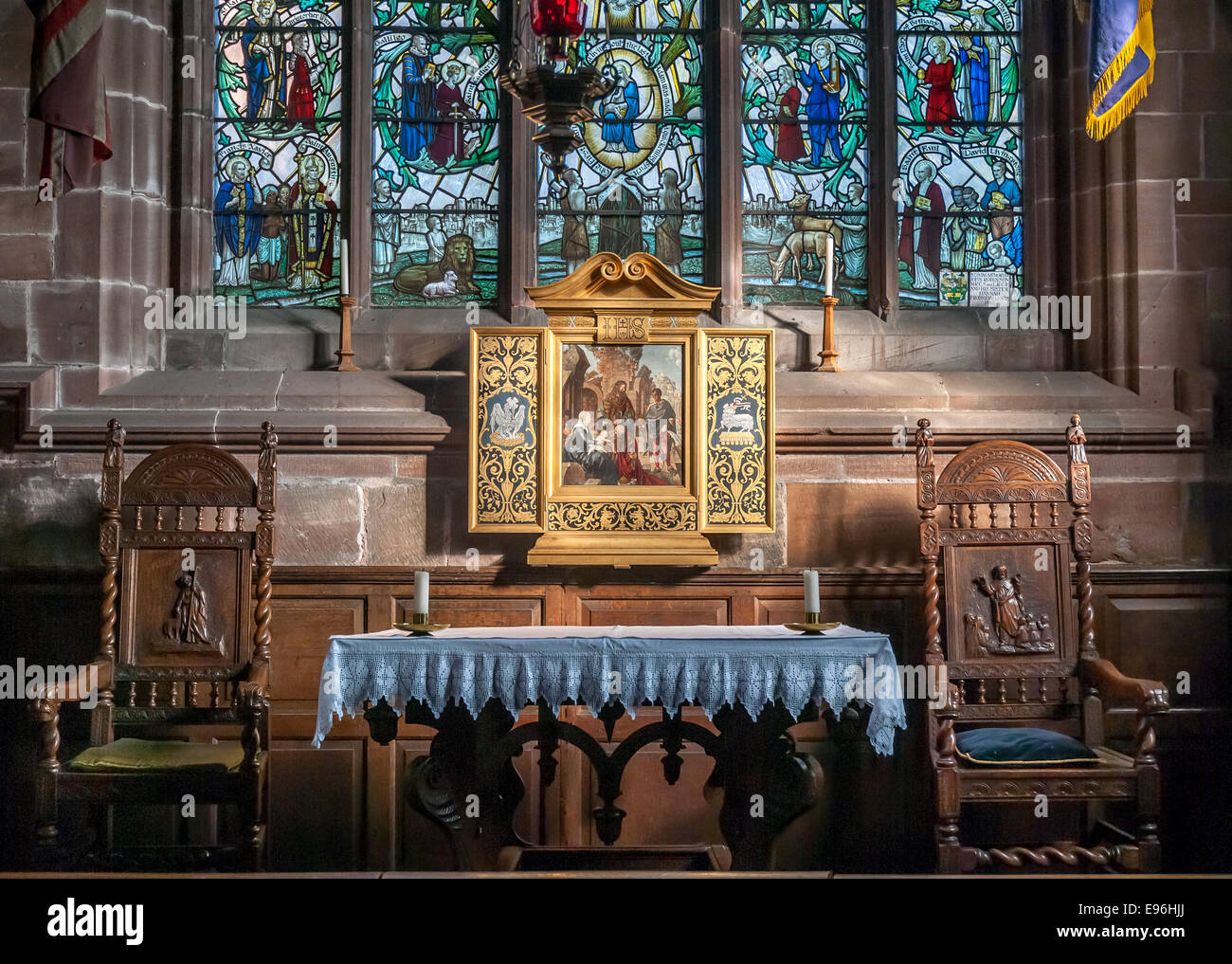 Der Altar in St. Laurence Church, Frodsham, Uk. Stockfoto