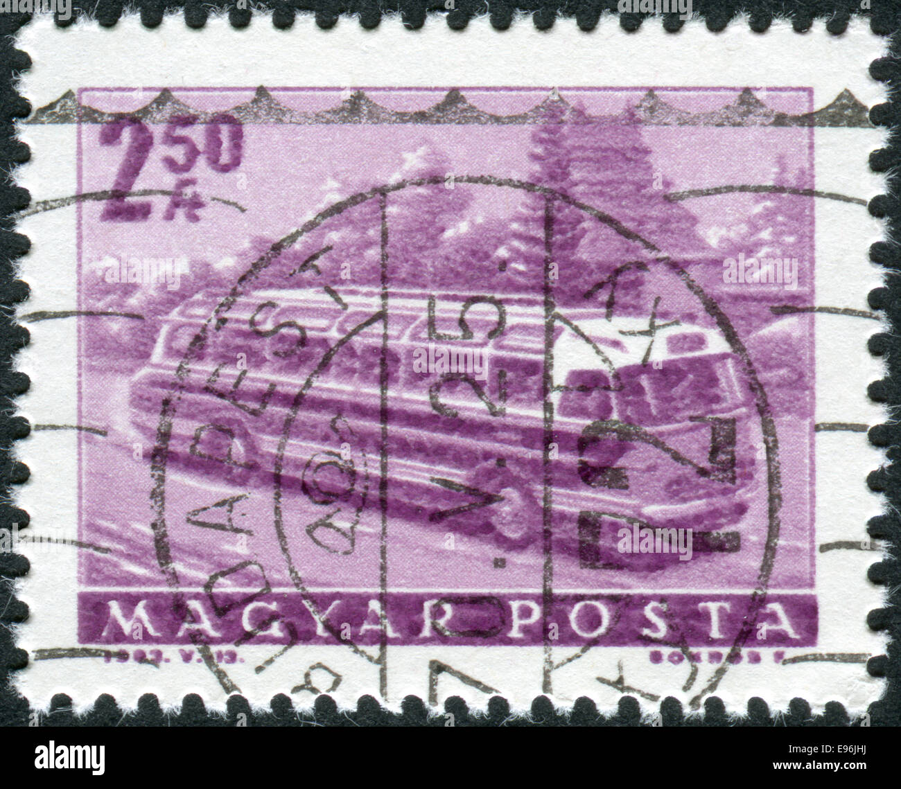 Ungarn - ca. 1963: Briefmarke gedruckt in Ungarn zeigt einen Touristenbus ca. 1963 Stockfoto